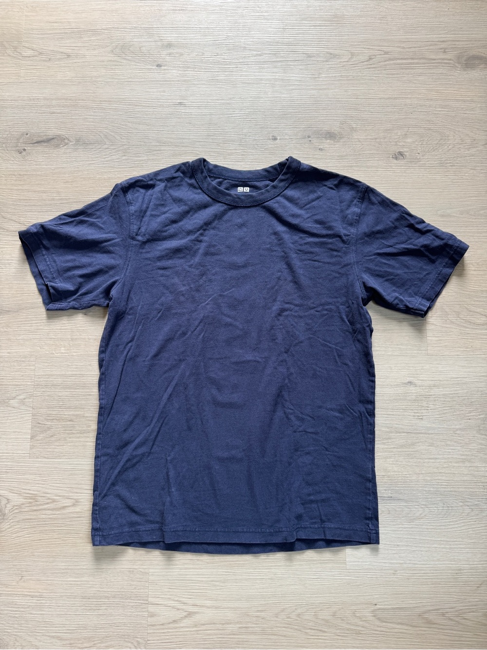 Uniqlo U navy blue crew-neck T-shirt minimalist casual basic size medium
